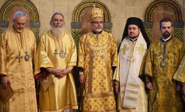 Son Éminence, le Métropolite Emmanuel de France concélèbre la divine liturgie à Kiev